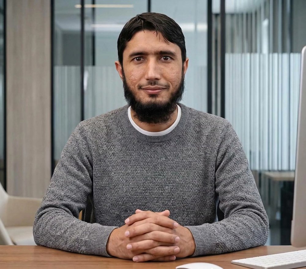 Abdul Ghaffar, trucking bookkeeper in Saint Paul, MN